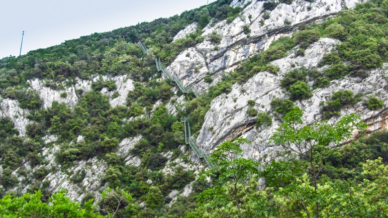 Ein Blick zurück auf die langen Treppen