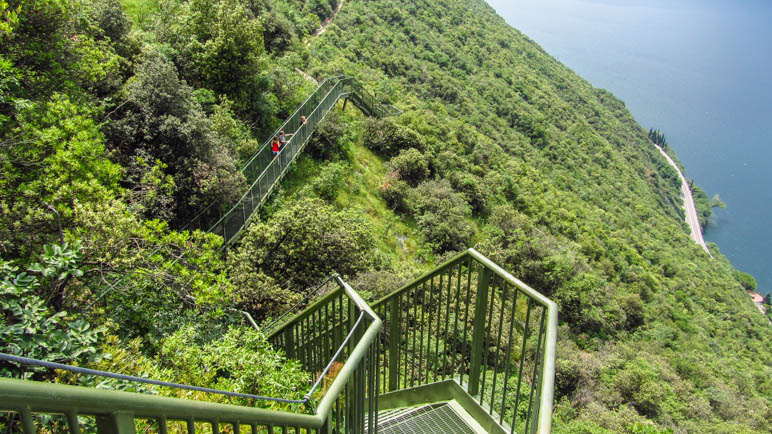 Eine der langen Treppen auf dem Panoramaweg