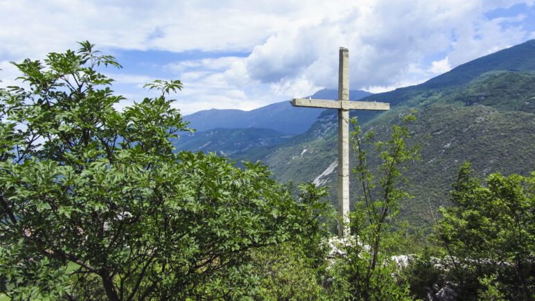 Das Croce Colt, das Gipfelkreuz des Monte Colt