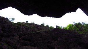 Ein Blick nach oben durch die enge Klamm.