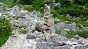 Steinmanndl ein Stück vor der Gablonzer Hütte