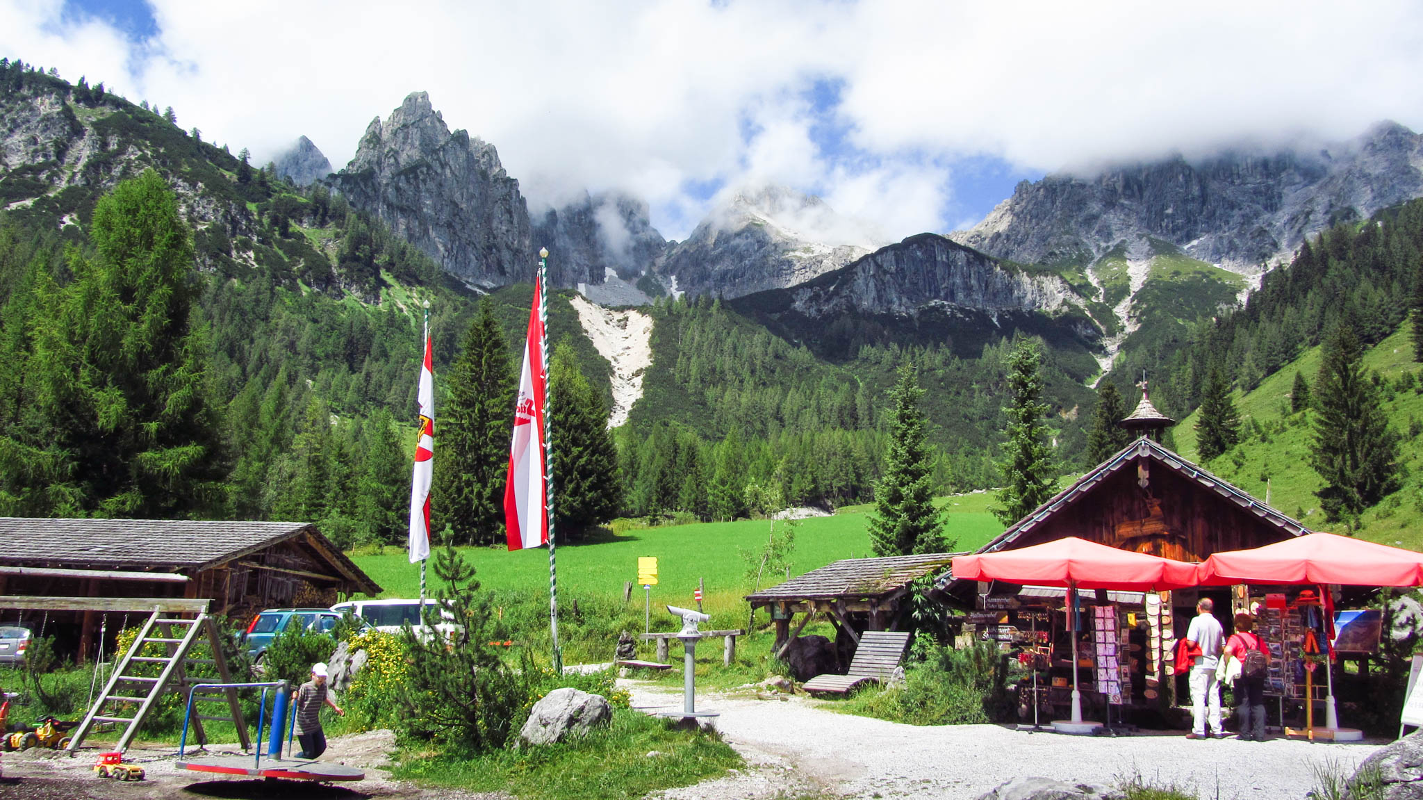Schon recht touristisch, aber man sitzt halt so gut hier - die Unterhofalm Schon recht touristisch, aber man sitzt halt so gut hier - die Unterhofalm