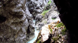 Wasser und Fels in der Höllentalklamm.