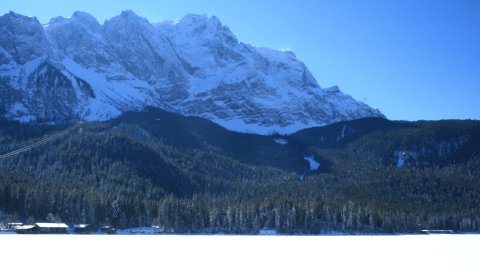 Der Ort des Geschehens: Die Zugspitze, vom Eibsee aus gesehen