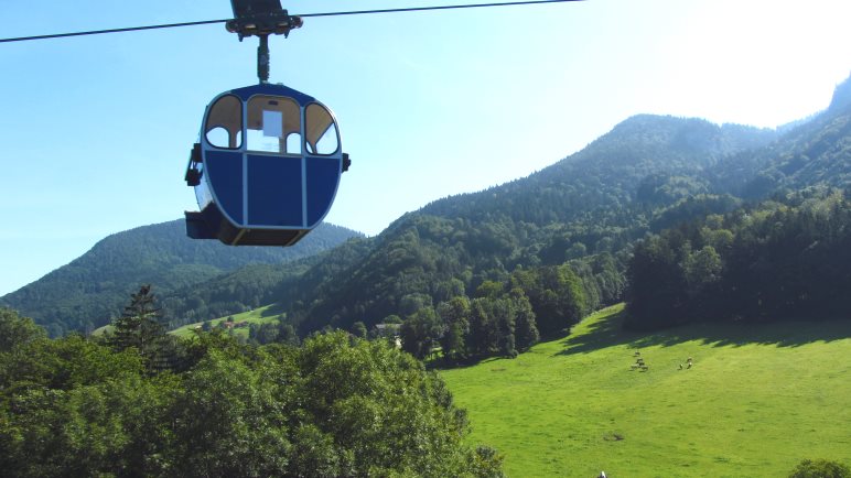 Mit der Kampenwand-Seilbahn ist der erste Aufstieg schnell geschafft