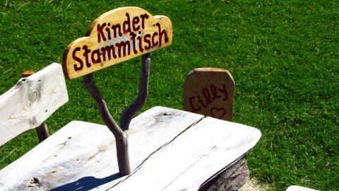 Sehr nett: Der Kinder-Stammtisch auf der Kranzhorn-Alm Sehr nett: Der Kinder-Stammtisch auf der Kranzhorn-Alm