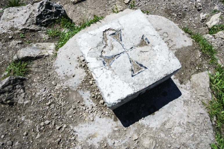 Grenzstein auf dem Kranzhorn-Gipfel