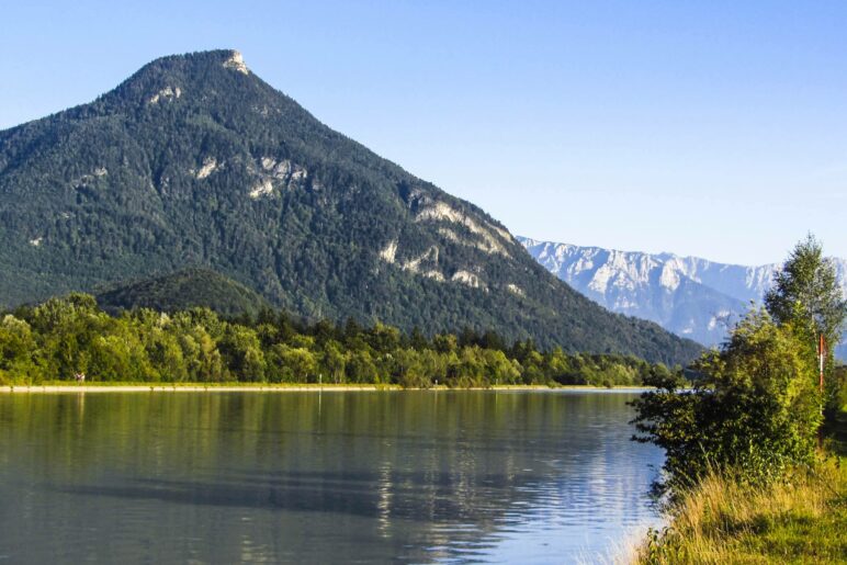 Das Kranzhorn, vom anderen Ufer des Inn aus gesehen