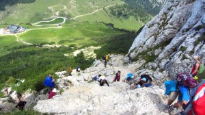 Steiler Abstieg von der Kampenwand über Felsen