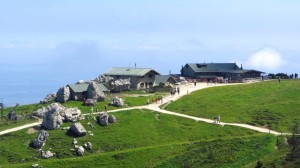 Die Steinlingalm unterhalb des Kampenwand-Gipfels