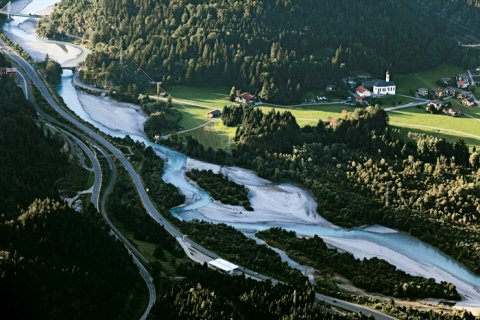 Der verzweigte Flusslauf des Lech bei Unterpinswang Der verzweigte Flusslauf des Lech bei Unterpinswang