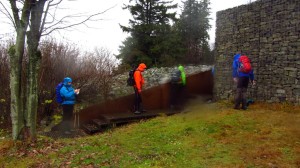 Die Keltenmauer an der Milseburg - mit Wasserflecken auf der Linse