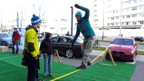 Auch im Außenbereich: Slackline zum Ausprobieren Auch im Außenbereich: Slackline zum Ausprobieren