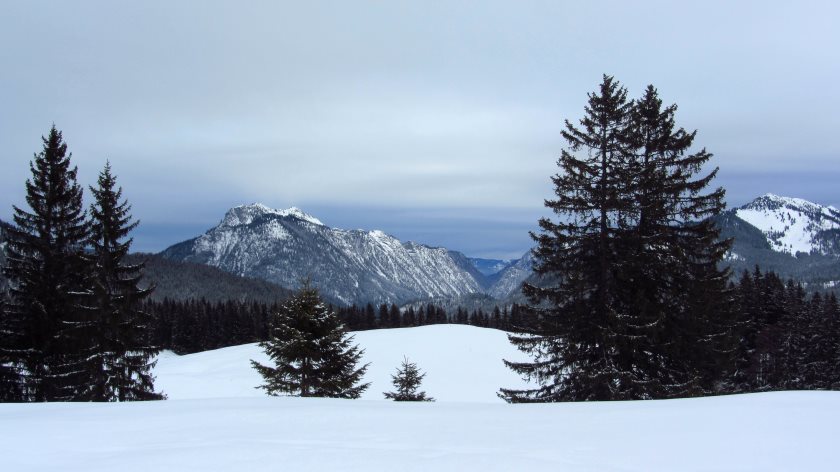 Schöner Ausblick auf die Berge, die der Hemmersuppenalm gegenüberliegen