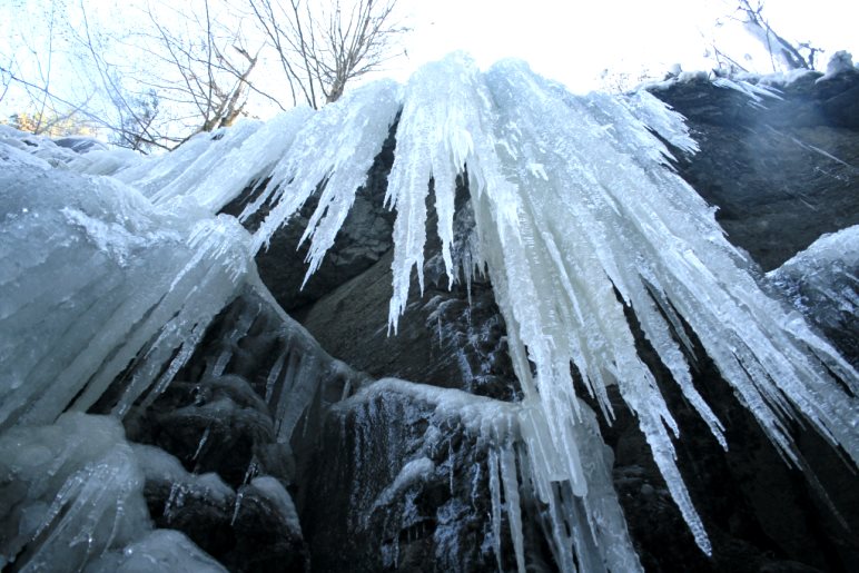 Die ersten großen Eiszapfen in der Partnachklamm