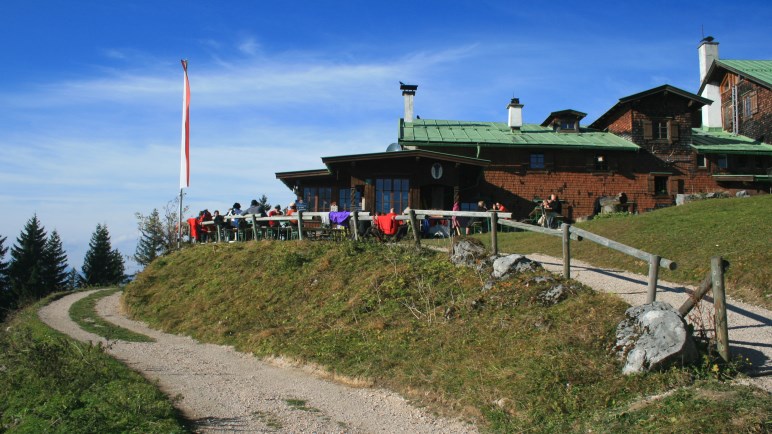 In Tirol statt in Bayern, aber auf jeden Fall eine Lieblingsalm: Die Vorderkaiserfeldenhütte im Kaisergebirge