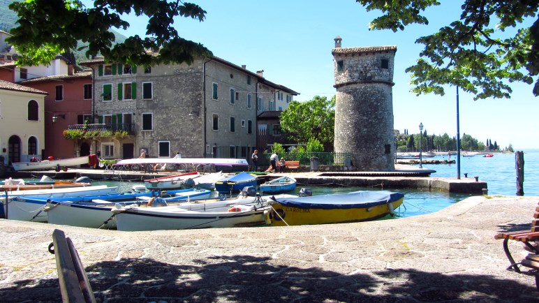 Im Hafen von Cassone mündet der andere Teil des Aril