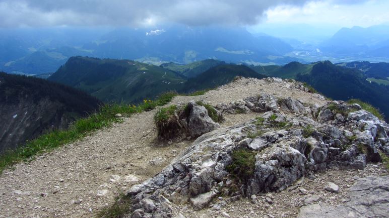 Hier würde man jetzt die Spitzen des Kaisergebirges sehen, wenn nicht diese Wolke davor hängen würde