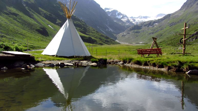 Spielplatz und Indianer-Tipi an der Amberger Hütte