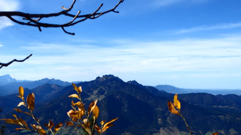 Der Blick vom Geierstein hinüber zum Brauneck