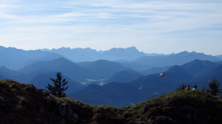 Klasse Ausblick auf die Alpen vom Fockenstein-Gipfel