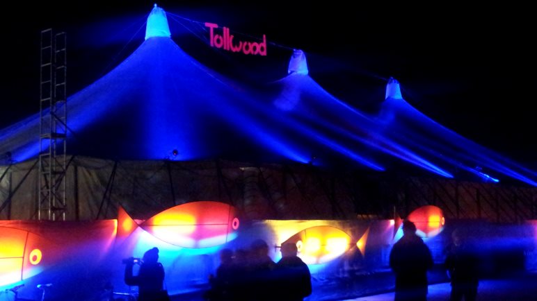 In jeder Hinsicht bunt: Das Tollwood-Festival in München