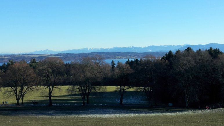 Von der Ilkahöhe aus hat man einen weiten Blick über das Voralpenland