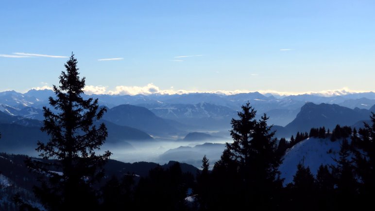 Das Inntal im Nebel, der Bergblick ist schon auf dem Kamm fast grenzenlos