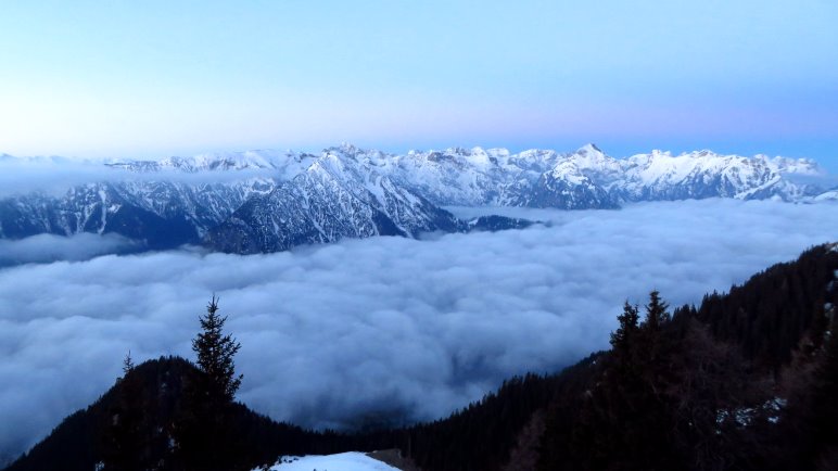 Auf der Erfurter Hütte, noch scheint die Sonne nicht so richtig