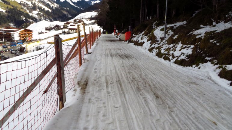 Das Schlussstück der Gerlosstein-Rodelbahn, hier war die Schneedecke schon arg dünn