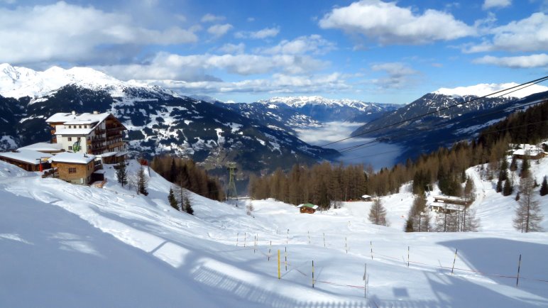 Prächtiger Ausblick über das Zillertal von der Bergstation der Gerlossteinbahn