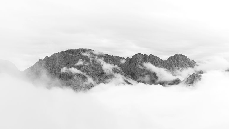 Bergpanorama im Schwarz-Weiß - Foto: Jens Franke