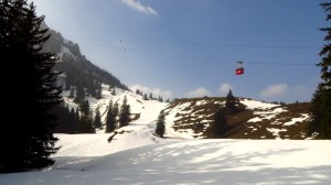 Eine der zwei Gondeln der zweiten Sektion, Mittelstation/Bergstation