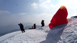 Direkt an der Hochfelln-Kapelle starten die Paraglider