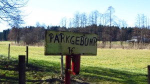 Keine Parkuhr, kein Automat - hier wirft man seinen Parkgebühr-Euro in eine Bleckbüchse