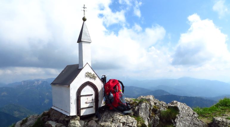 Größenvergleich: Kleine Kapelle oder riesiger Rucksack?