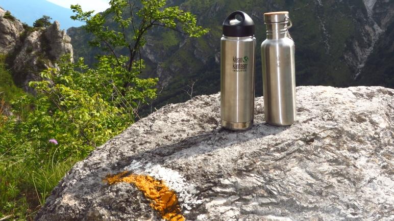 Die Klean Kanteen Flaschen im Test auf einer Wanderung am Gardasee