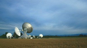 Eine ganze Antennengruppe in Raisting