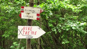 Bike Xtreme hinunter nach Limone? Nein, erst mal zum Aussichtspunkt