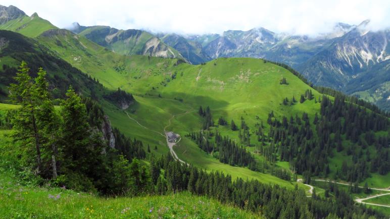 Die umliegenden Berge und die Usseralpe