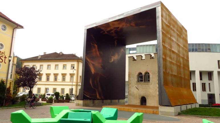 Das Pulvertürmchen in Bruneck, mit dem kleinen Messner Museum