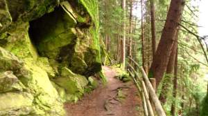 Wilde Felsen auf dem Waalweg in Gais im Ahrntal