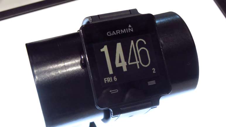 Die Garmin VivoActive - für eine Smartwatch ist sie recht klein und dezent