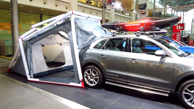 Heimplanet Zelt und Audi Quattro - passt und sieht außergewöhnlich aus.