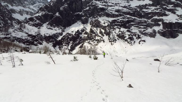 Unterwegs durch den Schnee am Watzmannfuss