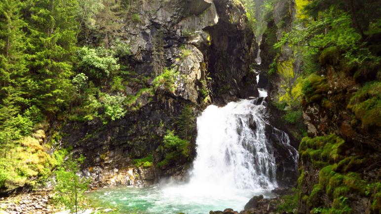 Der erste Reinbach-Wasserfall