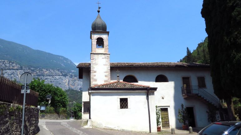 An der Kirche Santa Maria di Laghel
