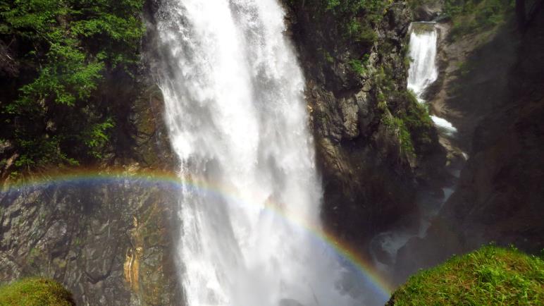 Direkt vor dem oberen Reinbach-Wasserfall haben wir diesen Regenbogen gesehen