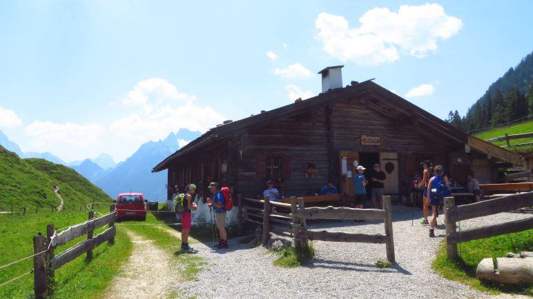 Die Mordau-Alm, etwa auf der Hälfte der Strecke