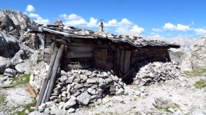Die Hütte sieht schon ziemlich alt aus, der Zustan ist über die Jahre nicht besser geworden